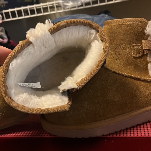 Gently used UGG Koolaburra Girls Boots size 3 or 5 - Picture 5 of 10